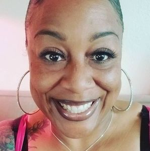 Meet your Posher, Dionne